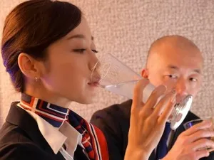 Chồng nợ nần làm vợ phải banh lồn ra trả